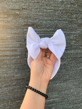 Vicky Bow White